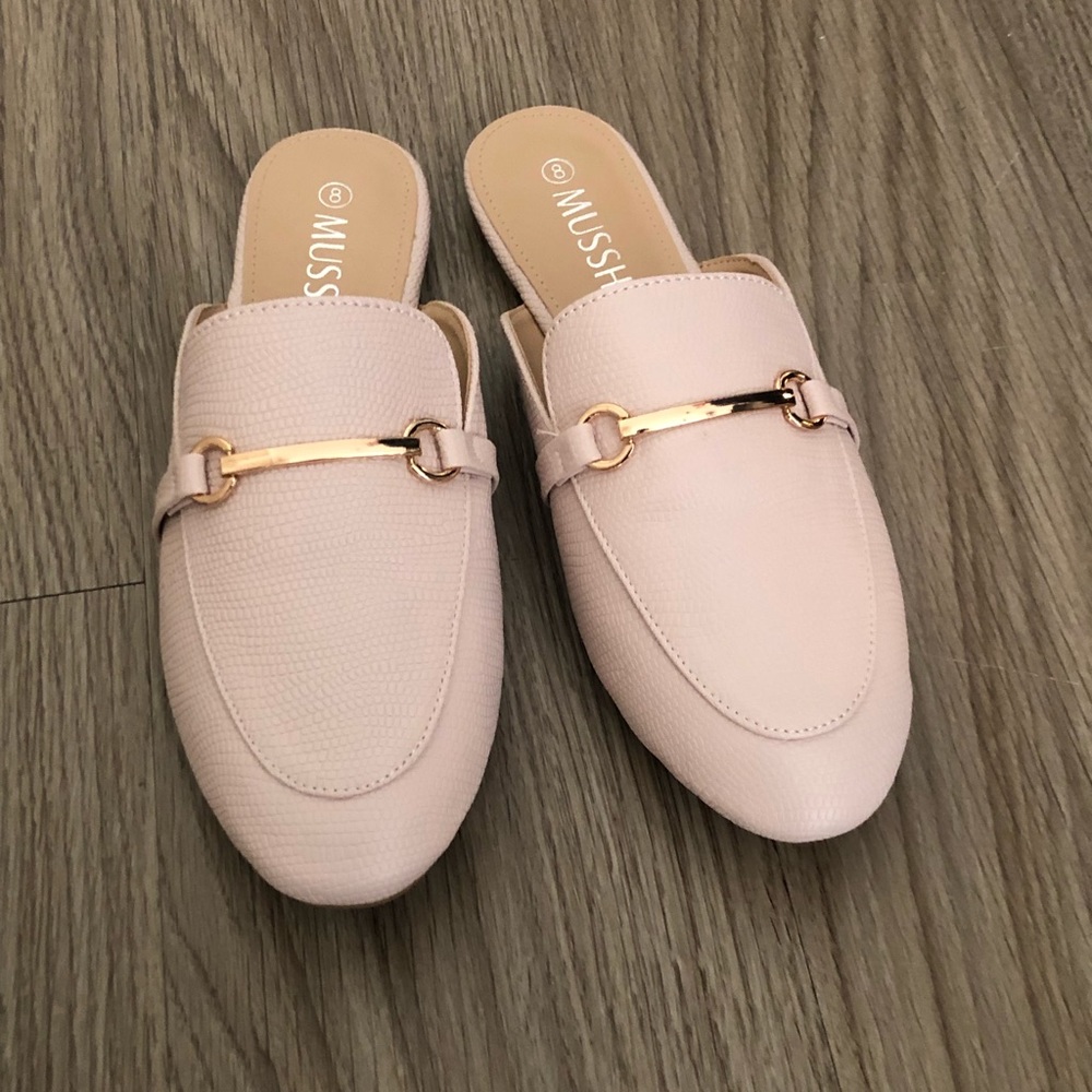Size 8 women’s mule